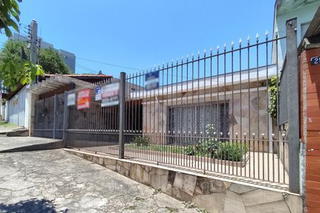 Casa à venda com 201m², 2 quartos e 7 vagas Casa à venda com 201m², 2 quartos e 7 vagasFachada