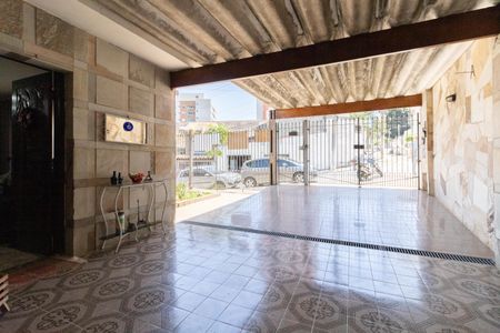 Casa à venda com 201m², 2 quartos e 7 vagas Casa à venda com 201m², 2 quartos e 7 vagasGaragem