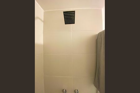 Banheiro de kitnet/studio para alugar com 1 quarto, 36m² em Campo Belo, São Paulo