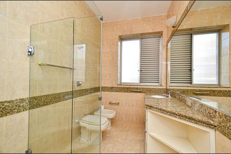 Apartamento para alugar com 135m², 3 quartos e 1 vaga Apartamento para alugar com 135m², 3 quartos e 1 vagaBanheiro Social