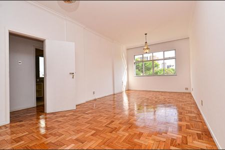 Apartamento para alugar com 135m², 3 quartos e 1 vaga Apartamento para alugar com 135m², 3 quartos e 1 vagaSala