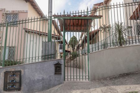 Casa à venda com 42m², 2 quartos e sem vaga Casa à venda com 42m², 2 quartos e sem vagaFachada