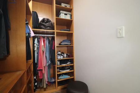 Casa à venda com 171m², 3 quartos e 3 vagasCloset da Suíte 1