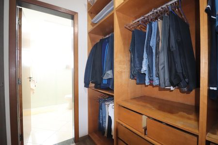 Casa à venda com 171m², 3 quartos e 3 vagasCloset da Suíte 1