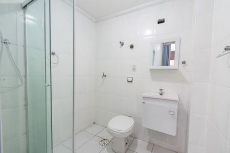 Banheiro de kitnet/studio para alugar com 1 quarto, 30m² em Liberdade, São Paulo