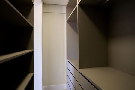 Apartamento para alugar com 115m², 3 quartos e 3 vagas Apartamento para alugar com 115m², 3 quartos e 3 vagasCloset da suíte