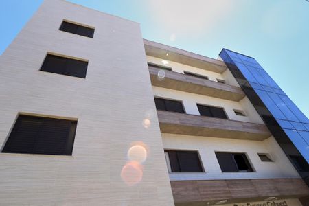 Apartamento para alugar com 115m², 3 quartos e 3 vagas Apartamento para alugar com 115m², 3 quartos e 3 vagasFachada