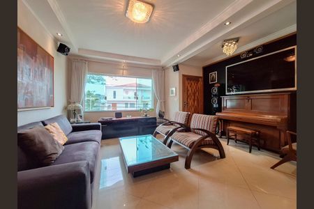 Casa à venda com 135m², 3 quartos e 3 vagasSala