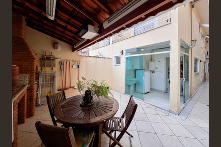 Casa à venda com 135m², 3 quartos e 3 vagasQuintal