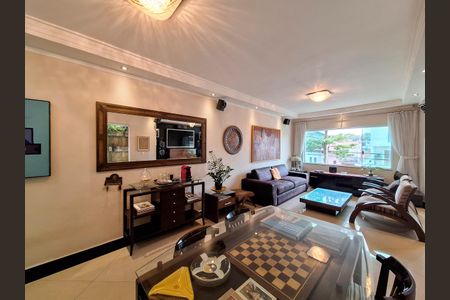 Casa à venda com 135m², 3 quartos e 3 vagasSala