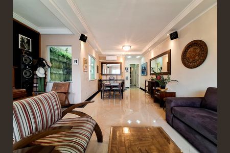 Casa à venda com 135m², 3 quartos e 3 vagasSala