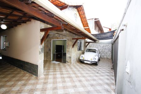 Casa à venda com 219m², 4 quartos e 4 vagasGaragem