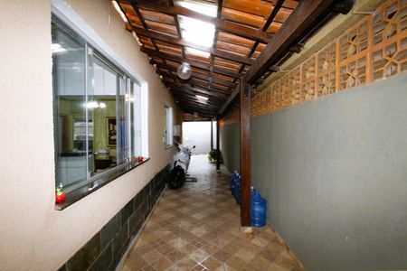 Casa à venda com 219m², 4 quartos e 4 vagasCorredor