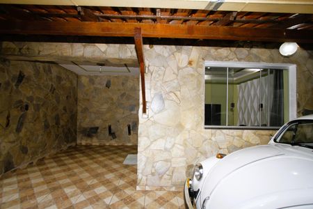 Casa à venda com 219m², 4 quartos e 4 vagasGaragem