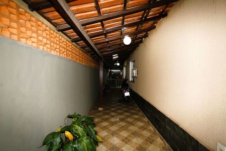 Casa à venda com 219m², 4 quartos e 4 vagasCorredor