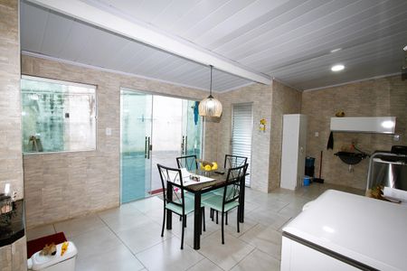 Casa à venda com 219m², 4 quartos e 4 vagasÁrea de Serviço casa 2