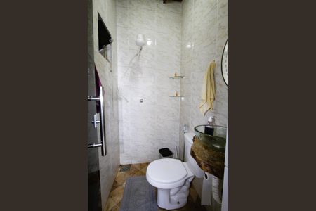 Casa à venda com 219m², 4 quartos e 4 vagasBanheiro 2