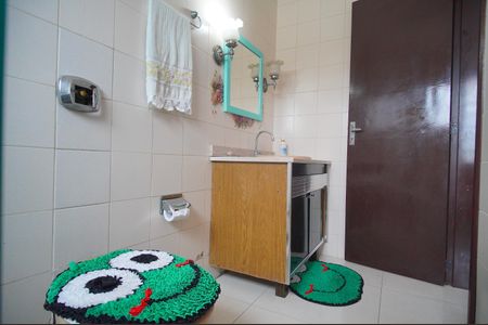 Casa à venda com 135m², 3 quartos e 2 vagasBanheiro