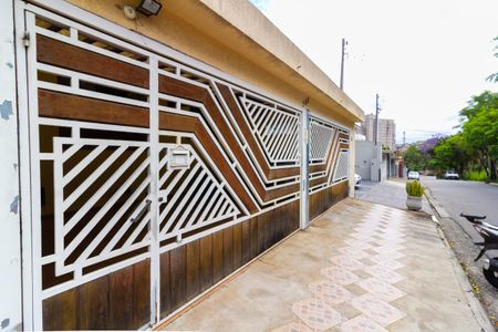 Casa à venda com 250m², 3 quartos e 4 vagas Casa à venda com 250m², 3 quartos e 4 vagasFachada