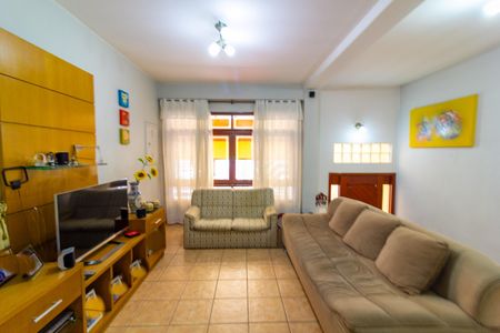 Casa à venda com 250m², 3 quartos e 4 vagas Casa à venda com 250m², 3 quartos e 4 vagasSala de estar