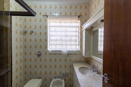 Casa à venda com 250m², 3 quartos e 4 vagas Casa à venda com 250m², 3 quartos e 4 vagasBanheiro Suíte