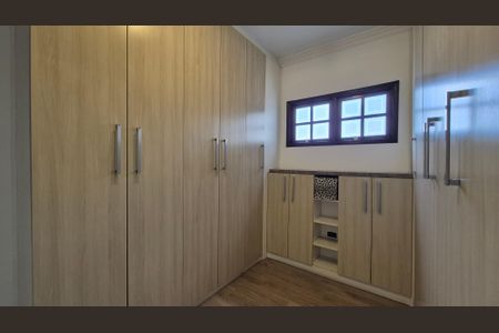 Casa à venda com 350m², 4 quartos e 3 vagas Casa à venda com 350m², 4 quartos e 3 vagasCloset