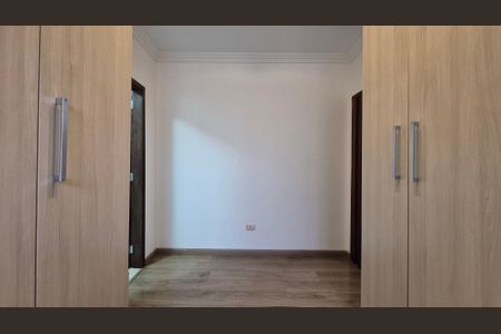 Casa à venda com 350m², 4 quartos e 3 vagas Casa à venda com 350m², 4 quartos e 3 vagasCloset