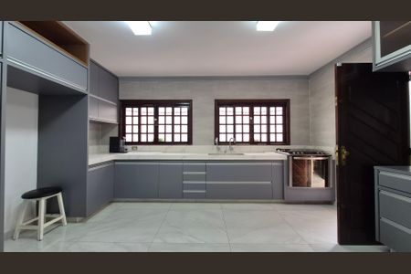 Casa à venda com 350m², 4 quartos e 3 vagas Casa à venda com 350m², 4 quartos e 3 vagasCozinha