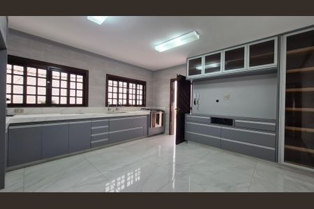 Casa à venda com 350m², 4 quartos e 3 vagas Casa à venda com 350m², 4 quartos e 3 vagasCozinha