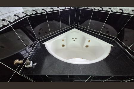 Casa à venda com 350m², 4 quartos e 3 vagas Casa à venda com 350m², 4 quartos e 3 vagasBanheiro da suíte 2