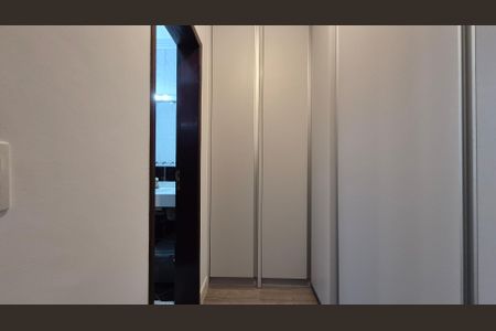 Casa à venda com 350m², 4 quartos e 3 vagas Casa à venda com 350m², 4 quartos e 3 vagasCloset