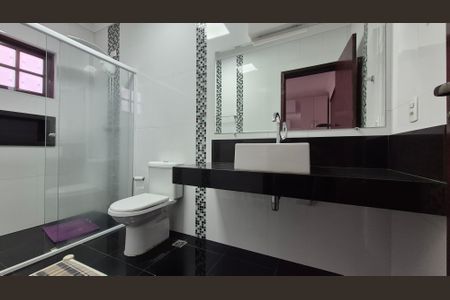 Casa à venda com 350m², 4 quartos e 3 vagas Casa à venda com 350m², 4 quartos e 3 vagasBanheiro da suíte