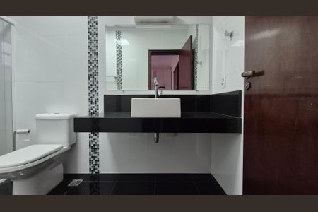 Casa à venda com 350m², 4 quartos e 3 vagas Casa à venda com 350m², 4 quartos e 3 vagasBanheiro da suíte