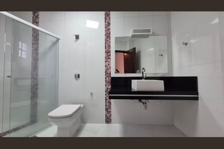 Casa à venda com 350m², 4 quartos e 3 vagas Casa à venda com 350m², 4 quartos e 3 vagasBanheiro da suíte 3