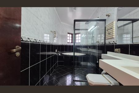 Casa à venda com 350m², 4 quartos e 3 vagas Casa à venda com 350m², 4 quartos e 3 vagasBanheiro da suíte 2