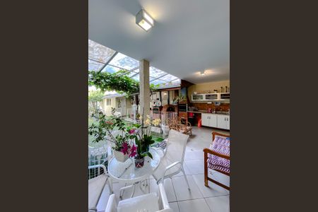 Casa à venda com 192m², 3 quartos e 2 vagasÁrea externa