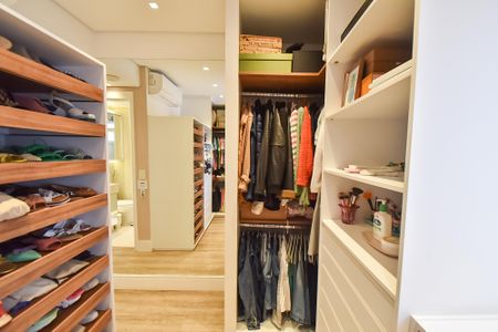 Apartamento à venda com 176m², 3 quartos e 3 vagas Apartamento à venda com 176m², 3 quartos e 3 vagasSuíte 2