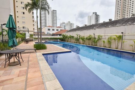 Apartamento à venda com 176m², 3 quartos e 3 vagas Apartamento à venda com 176m², 3 quartos e 3 vagasÁrea comum - Piscina