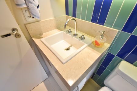 Apartamento à venda com 176m², 3 quartos e 3 vagas Apartamento à venda com 176m², 3 quartos e 3 vagasBanheiro da suíte 1