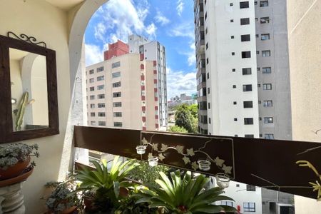 Apartamento à venda com 70m², 3 quartos e 1 vaga Apartamento à venda com 70m², 3 quartos e 1 vagaVaranda