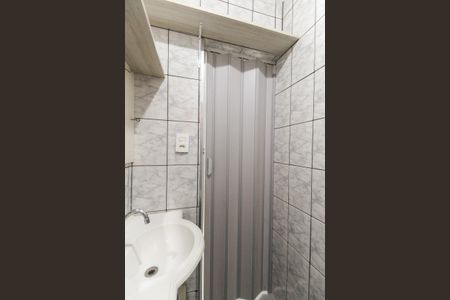 Banheiro de casa para alugar com 1 quarto, 23m² em Conjunto Residencial José Bonifácio, São Paulo