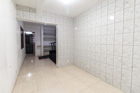 Cozinha de casa para alugar com 1 quarto, 23m² em Conjunto Residencial José Bonifácio, São Paulo