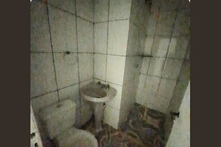 Banheiro de casa para alugar com 2 quartos, 50m² em Jardim Raposo Tavares, São Paulo