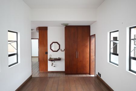 Casa à venda com 320m², 5 quartos e 3 vagasHall Quartos