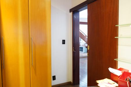 Casa à venda com 320m², 5 quartos e 3 vagasEscritório