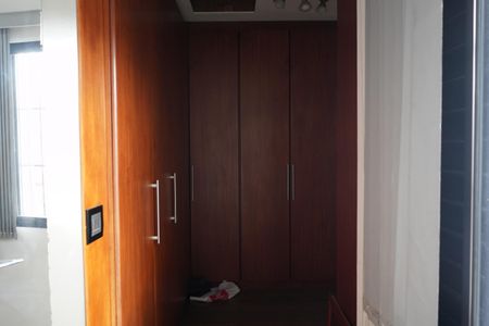 Casa à venda com 320m², 5 quartos e 3 vagasSuíte 2