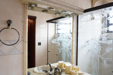 Casa à venda com 320m², 5 quartos e 3 vagasBanheiro da Suíte 2