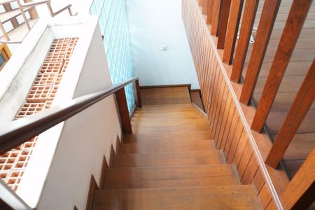 Casa à venda com 320m², 5 quartos e 3 vagasEscada