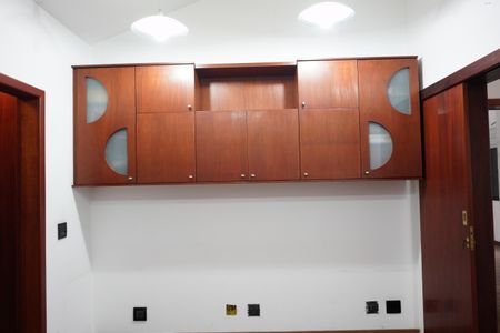 Casa à venda com 320m², 5 quartos e 3 vagasSuíte 1