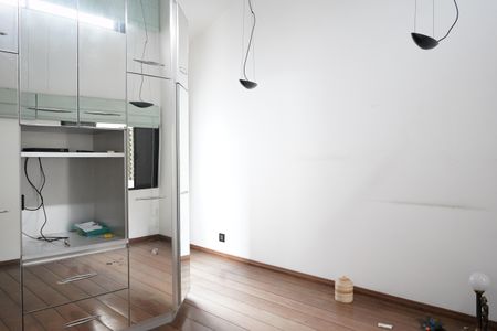 Casa à venda com 320m², 5 quartos e 3 vagasSuíte 2